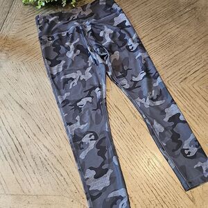 Gray camo leggings size S Vogo